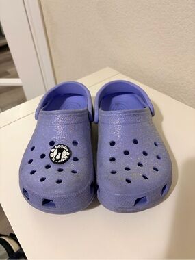 CROCS Kids Glitter Clogs in Lavender